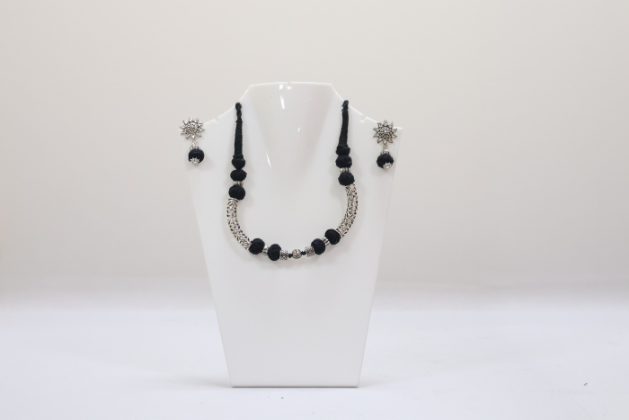 NECKLACE SILVER WITH THREAD BLACK DORI PIPE